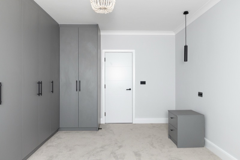 Serene dressing room with minimalist design